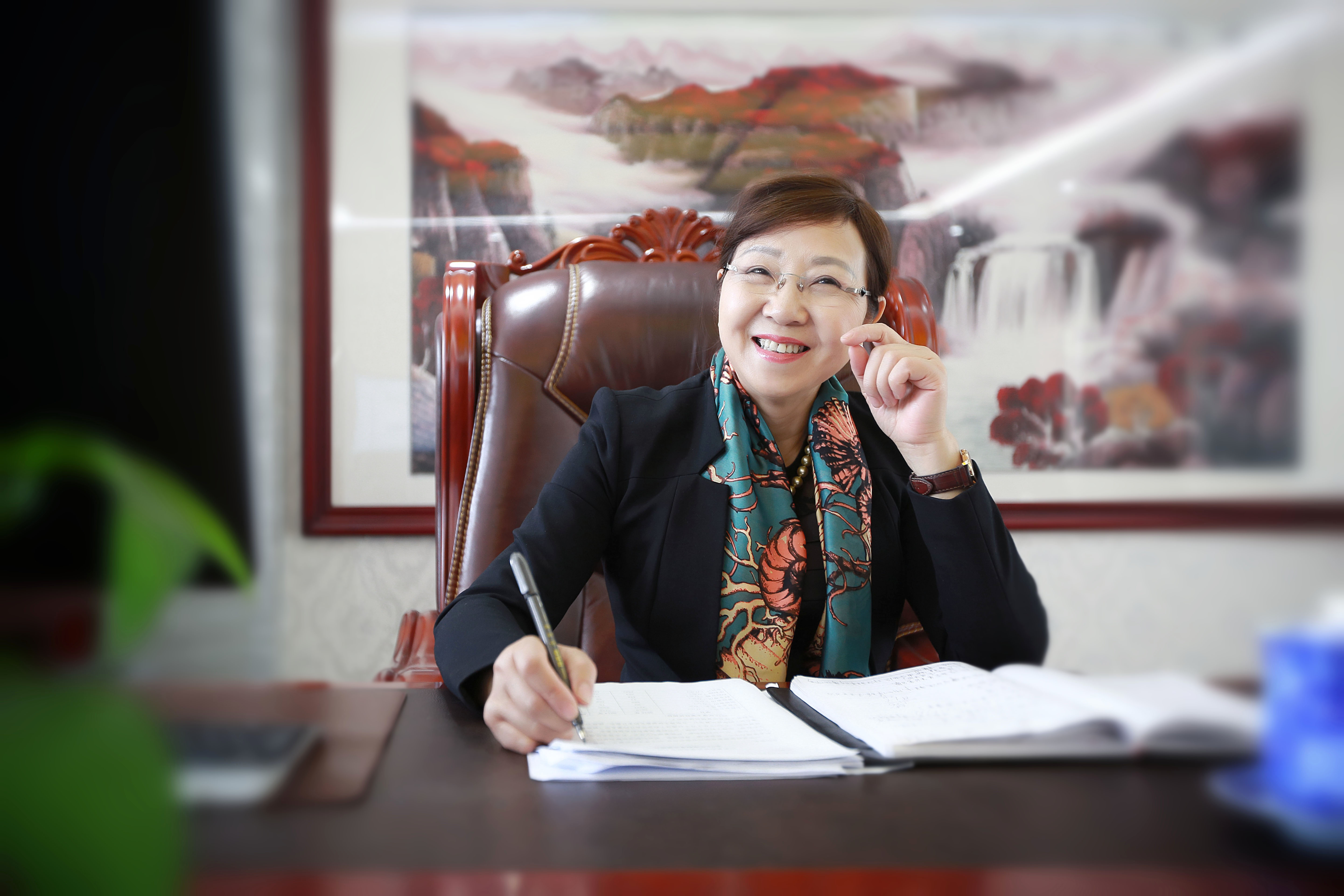 海利爾投資集團董事長唐學書 熱土之魂，時代女性的實業榮光